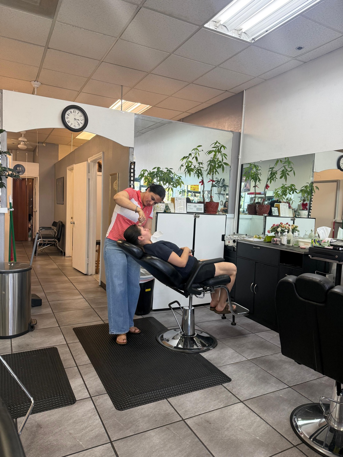 Threading service chair setup at EZ iBrows